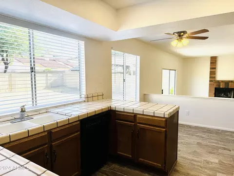 Kitchen - 1817 E Hearn Rd, Phoenix, AZ 85022 photo 6 of 7