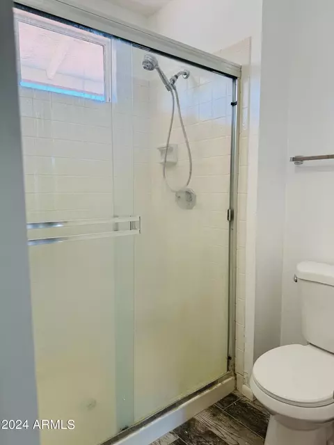Bath - 1817 E Hearn Rd, Phoenix, AZ 85022 photo 6 of 6