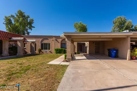 702 E Colgate Dr, Tempe, AZ 85283 photo 2