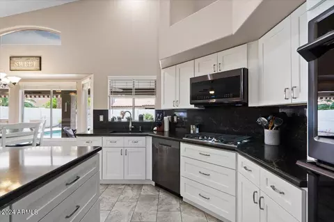 226 S Cobblestone Dr, Gilbert, AZ 85296 photo 13