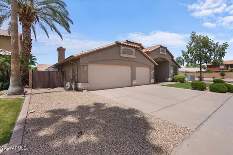 226 S Cobblestone Dr, Gilbert, AZ 85296 photo 2
