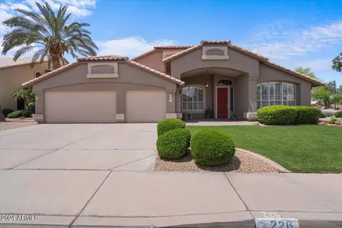 226 S Cobblestone Dr, Gilbert, AZ 85296