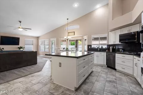 226 S Cobblestone Dr, Gilbert, AZ 85296 photo 9
