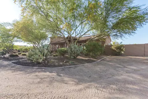 Exterior - 924 E Carlise Rd, Phoenix, AZ 85086 photo 9 of 24