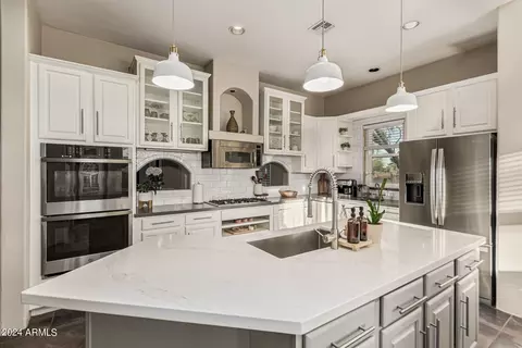 Kitchen - 924 E Carlise Rd, Phoenix, AZ 85086 photo 3 of 4