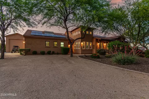 Exterior - 924 E Carlise Rd, Phoenix, AZ 85086 photo 3 of 24