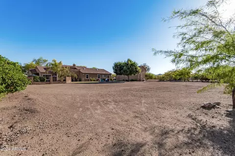 Exterior - 924 E Carlise Rd, Phoenix, AZ 85086 photo 22 of 24