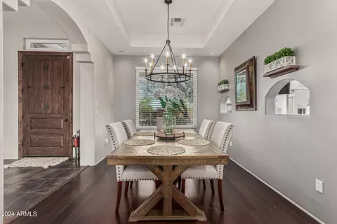 Dining - 924 E Carlise Rd, Phoenix, AZ 85086 photo 1 of 2