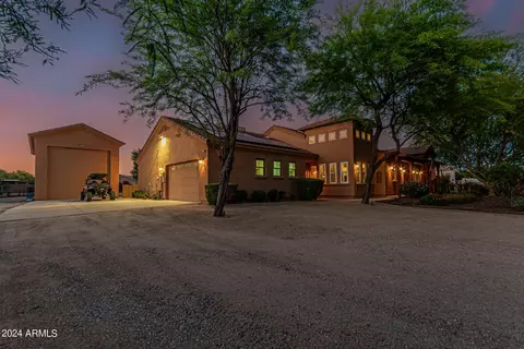 Exterior - 924 E Carlise Rd, Phoenix, AZ 85086 photo 2 of 24