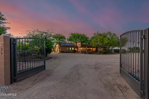 924 E Carlise Rd, Phoenix, AZ 85086