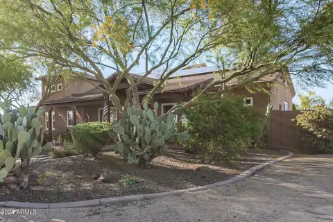 Exterior - 924 E Carlise Rd, Phoenix, AZ 85086 photo 8 of 24