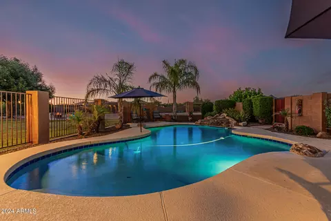 Exterior - 924 E Carlise Rd, Phoenix, AZ 85086 photo 14 of 24