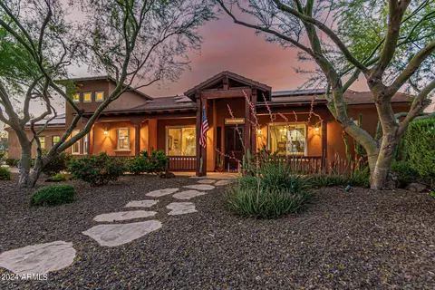 Exterior - 924 E Carlise Rd, Phoenix, AZ 85086 photo 6 of 24