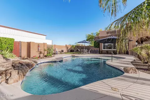 Exterior - 924 E Carlise Rd, Phoenix, AZ 85086 photo 18 of 24
