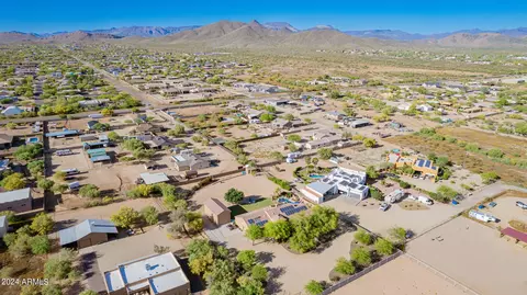 View/Area - 924 E Carlise Rd, Phoenix, AZ 85086 photo 5 of 12