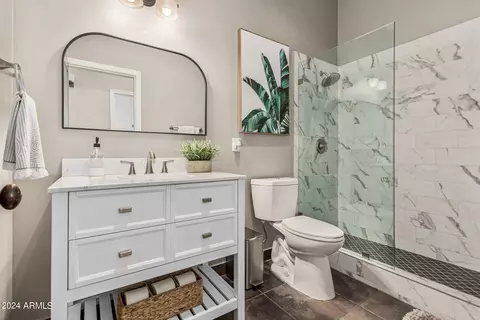 Bath - 924 E Carlise Rd, Phoenix, AZ 85086 photo 5 of 5