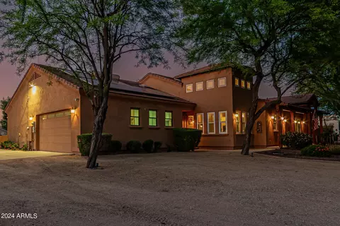 Exterior - 924 E Carlise Rd, Phoenix, AZ 85086 photo 1 of 24