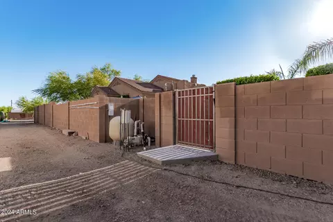 Exterior - 924 E Carlise Rd, Phoenix, AZ 85086 photo 21 of 24