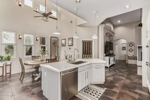 Kitchen - 924 E Carlise Rd, Phoenix, AZ 85086 photo 2 of 4