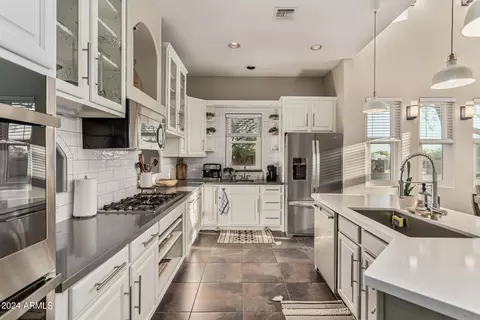 Kitchen - 924 E Carlise Rd, Phoenix, AZ 85086 photo 4 of 4