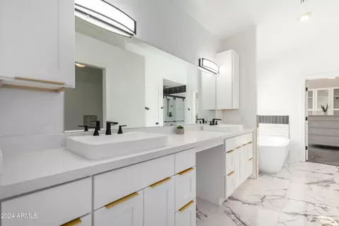 Bath - 4625 E Garnet Cir, Mesa, AZ 85206 photo 2 of 7