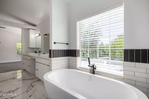 Bath - 4625 E Garnet Cir, Mesa, AZ 85206 photo 4 of 7