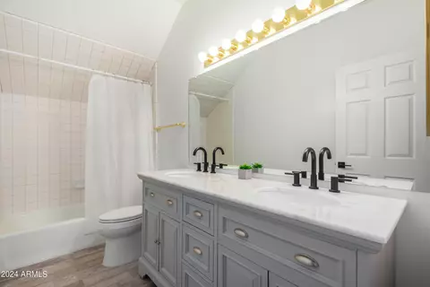 Bath - 4625 E Garnet Cir, Mesa, AZ 85206 photo 1 of 7