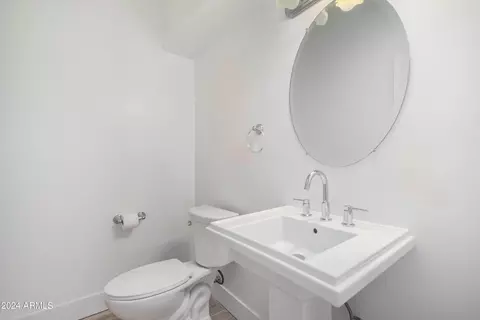 Bath - 4625 E Garnet Cir, Mesa, AZ 85206 photo 6 of 7