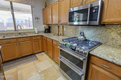 Kitchen - 1889 E Sagebrush St, Gilbert, AZ 85296 photo 3 of 12