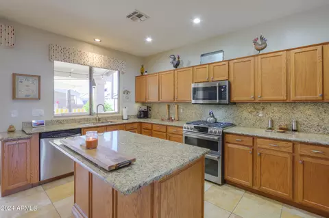 Kitchen - 1889 E Sagebrush St, Gilbert, AZ 85296 photo 4 of 12