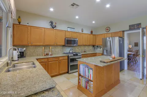 Kitchen - 1889 E Sagebrush St, Gilbert, AZ 85296 photo 5 of 12