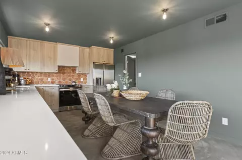 Dining - 1734 E Gold Dust Ave, Phoenix, AZ 85020 photo 1 of 3