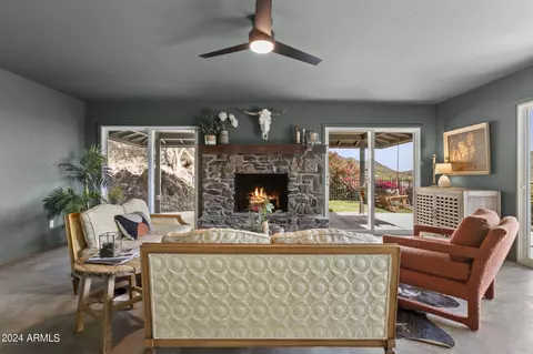 Living - 1734 E Gold Dust Ave, Phoenix, AZ 85020 photo 4 of 10