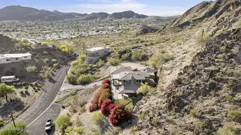 View/Area - 1734 E Gold Dust Ave, Phoenix, AZ 85020 photo 2 of 6