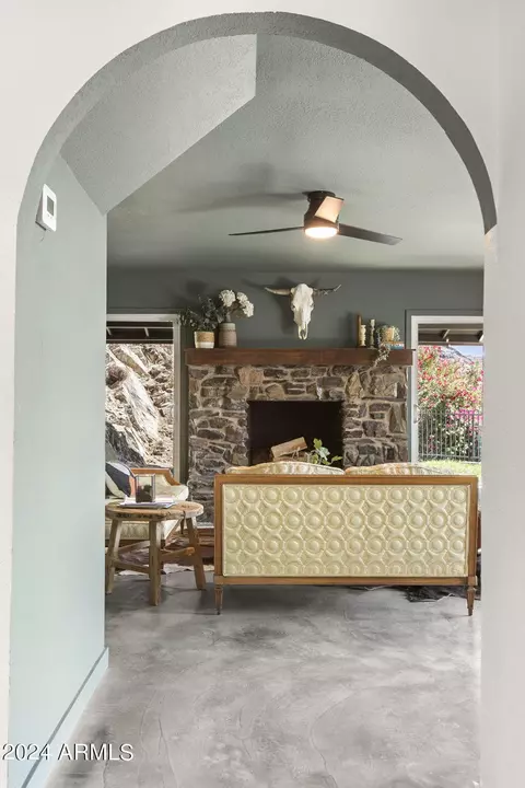 Entry Way - 1734 E Gold Dust Ave, Phoenix, AZ 85020 photo 3 of 5