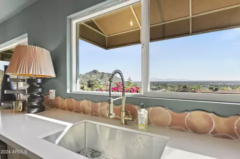Kitchen - 1734 E Gold Dust Ave, Phoenix, AZ 85020 photo 4 of 5