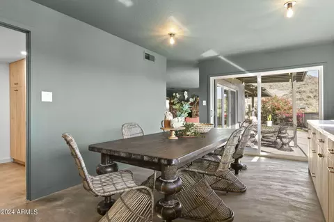 Dining - 1734 E Gold Dust Ave, Phoenix, AZ 85020 photo 2 of 3