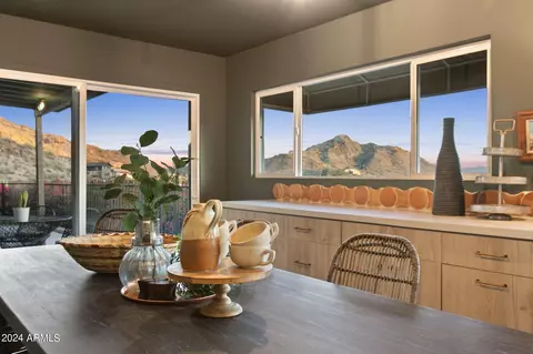 Dining - 1734 E Gold Dust Ave, Phoenix, AZ 85020 photo 3 of 3
