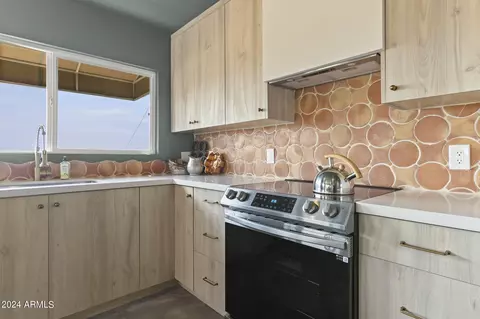 Kitchen - 1734 E Gold Dust Ave, Phoenix, AZ 85020 photo 2 of 5