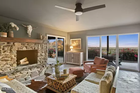 Living - 1734 E Gold Dust Ave, Phoenix, AZ 85020 photo 1 of 10