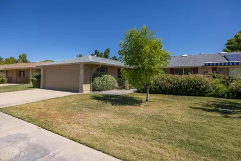 10316 W Kingswood Cir, Sun City, AZ 85351