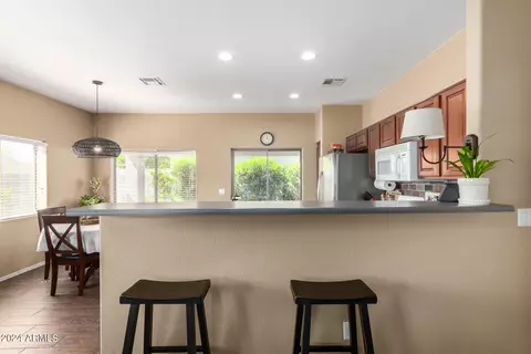 2602 E Jessica Ln, Phoenix, AZ 85040 photo 5