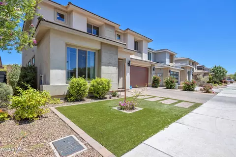 2962 E Sands Dr, Phoenix, AZ 85050 photo 2