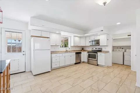 585 E Montebello Ave, Apache Junction, AZ 85119 photo 4