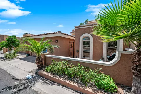 1023 E Lois Ln, Phoenix, AZ 85020