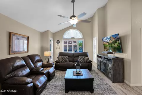 1019 W Sherri Dr, Gilbert, AZ 85233 photo 9