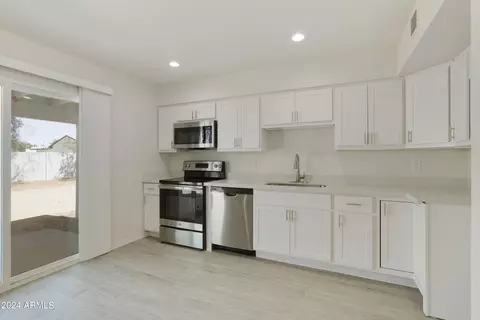 3316 E Helena Dr, Phoenix, AZ 85032 photo 9