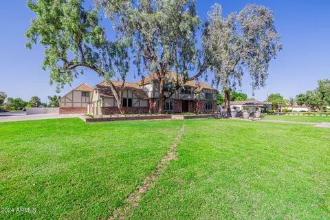 Exterior - 620 E Leah Ln, Gilbert, AZ 85234 photo 4 of 16
