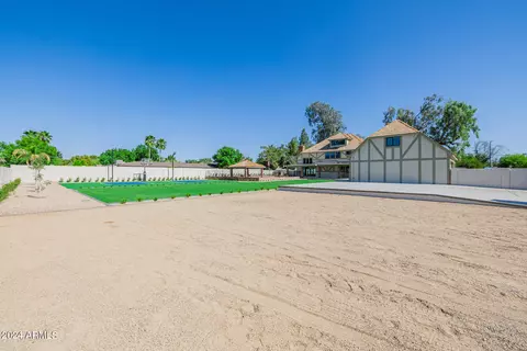 Exterior - 620 E Leah Ln, Gilbert, AZ 85234 photo 13 of 16