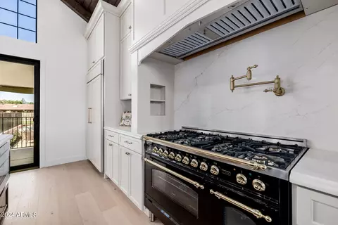 Kitchen - 620 E Leah Ln, Gilbert, AZ 85234 photo 7 of 7